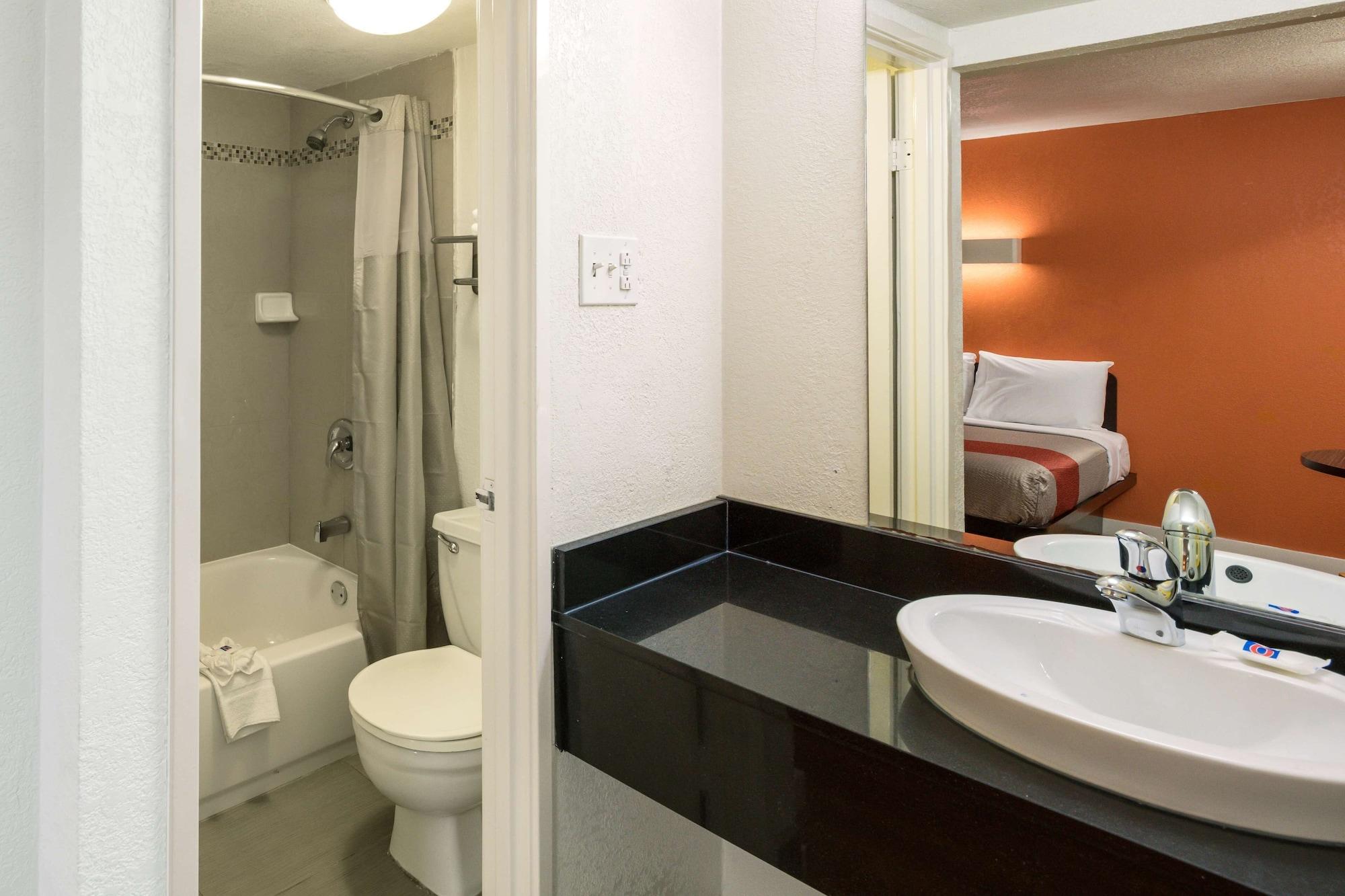 Motel 6-Dallas, Tx - Фармерс-Бранч Экстерьер фото