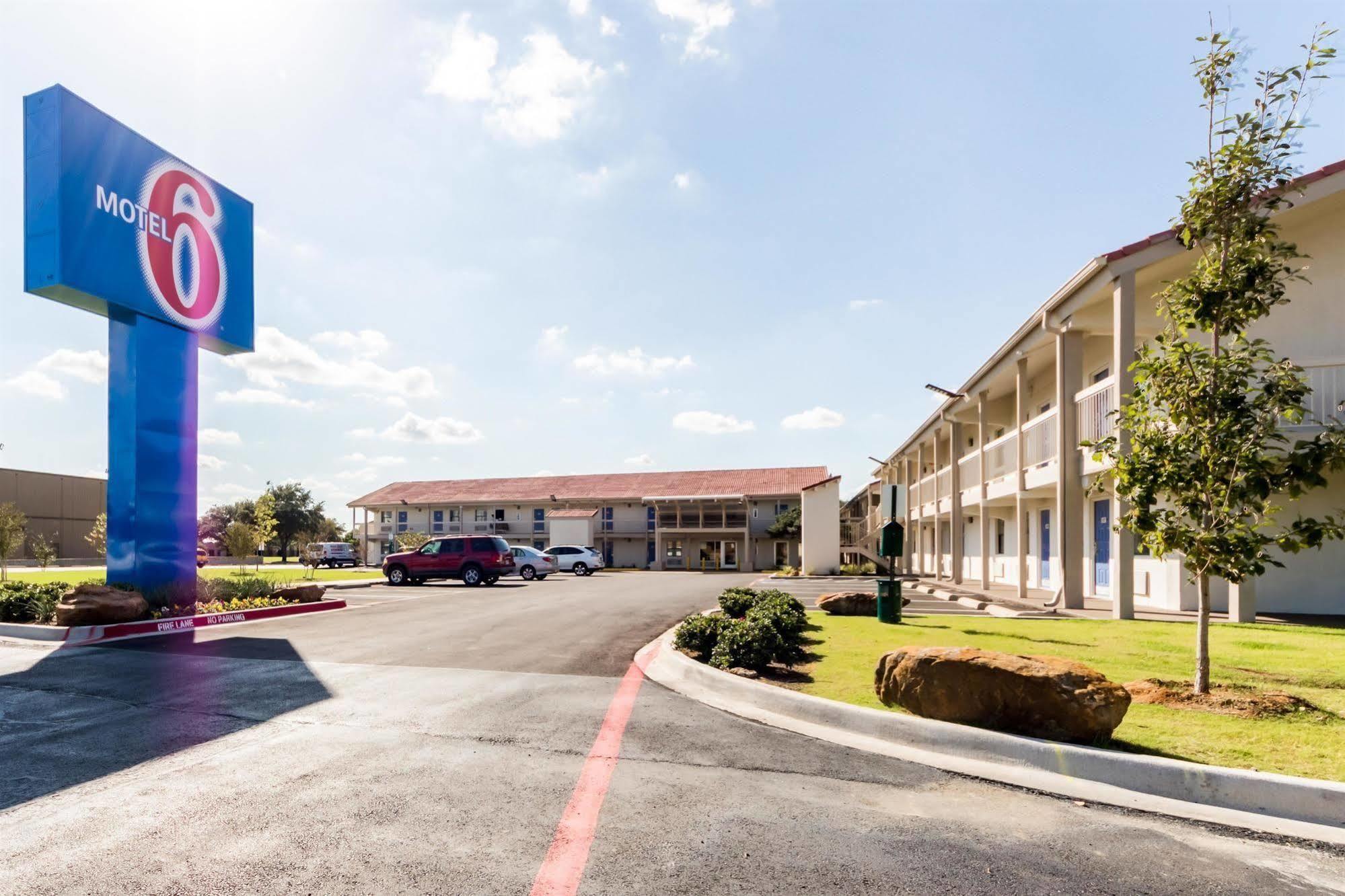 Motel 6-Dallas, Tx - Фармерс-Бранч Экстерьер фото